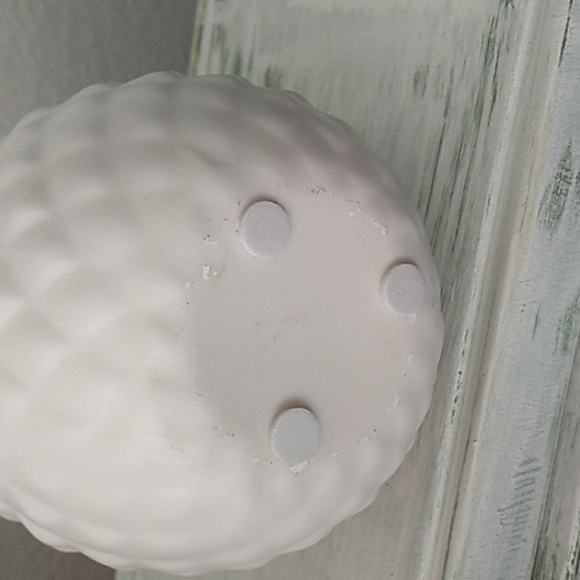 White pinecone pattern ceramic Flower Vase - Picture 8 of 10